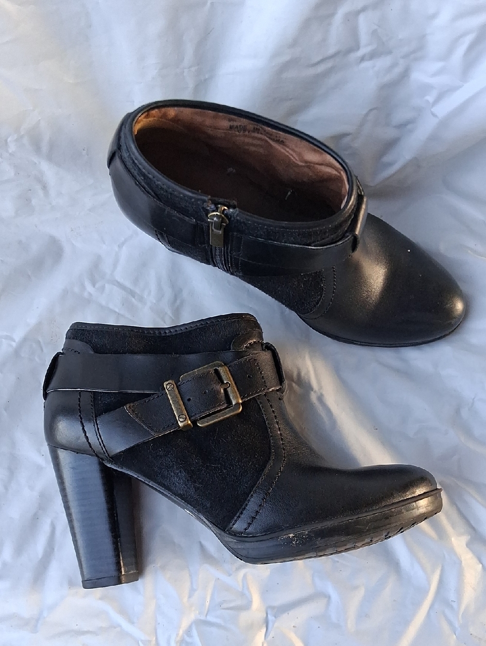 Clark's Tige De Cuir Women’s Black Leather Buckle Ankle Booties Sz 7